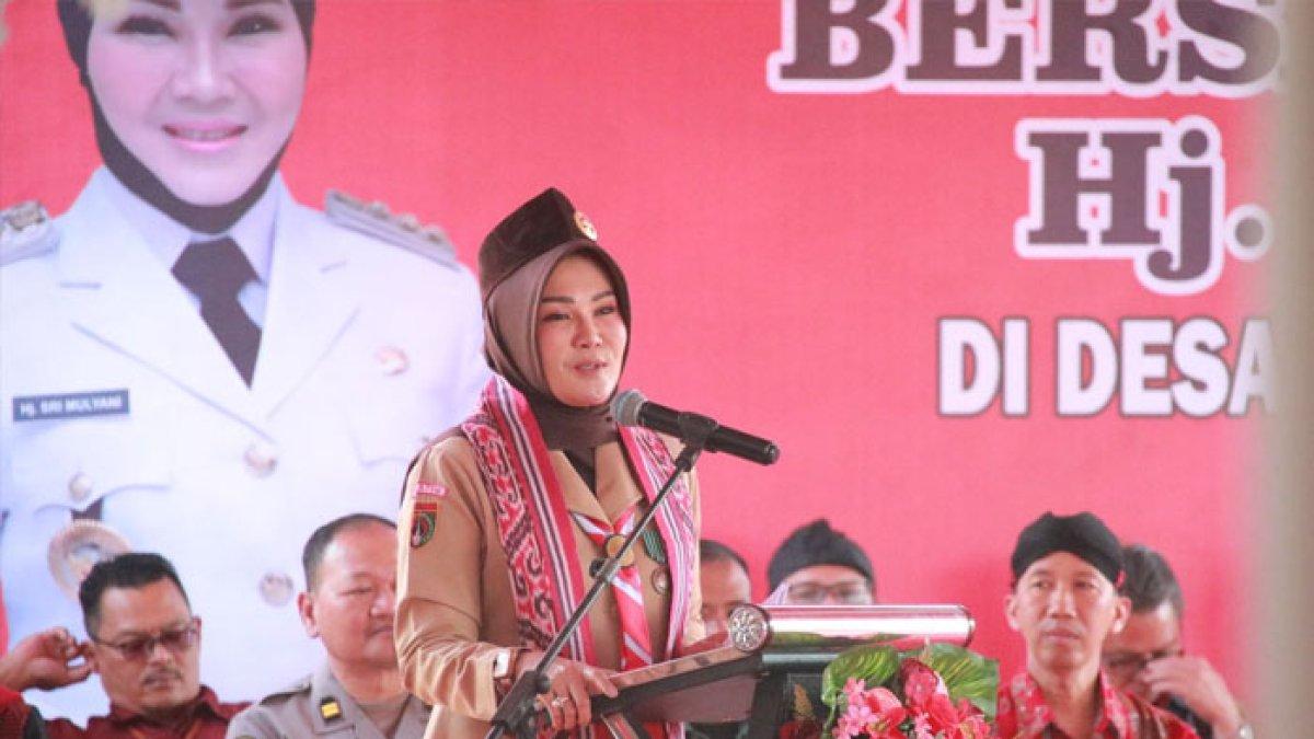 Bupati Klaten, sri Mulyani di Desa Nglinggi