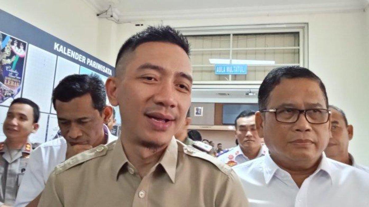 100 HARI KERJA - Bupati Lebak, Hasbi Jayabaya saat ditemui usai rapat koordinasi (Rakor) jelang arus mudik Lebaran Idul Fitri 2025, di Aula Seta Kabupaten Lebak, Rabu (19/3/2025).