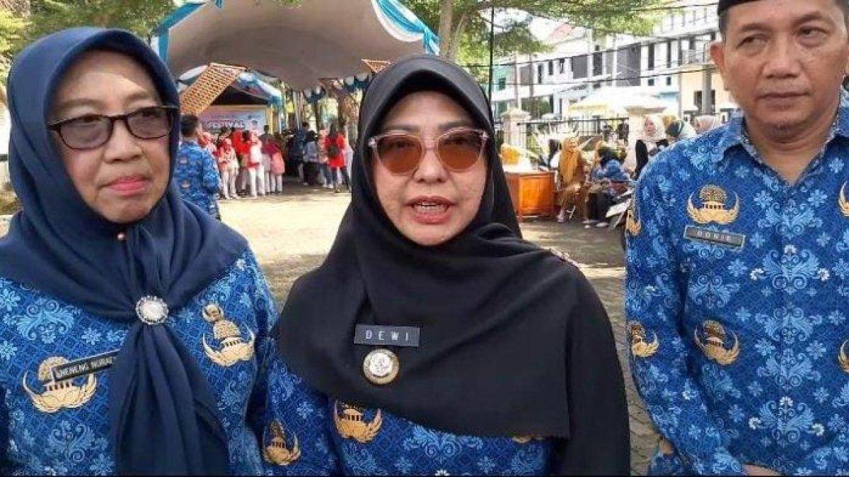 PROGRAM BUPATI PANDEGLANG - Bupati Pandeglang Raden Dewi Setiani akan menertibkan surat edaran (SE) soal siswa wajib baca buku selama 10 menit sebelum pelajaran dimulai.