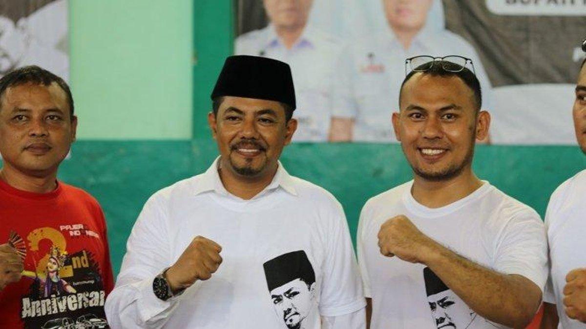 100 HARI KERJA - Bupati Probolinggo Muhammad Haris (tengah) sedang menyiapkan program Sae Law Care yang akan memberi pendampingan dan edukasi hukum kepada masyrakat.