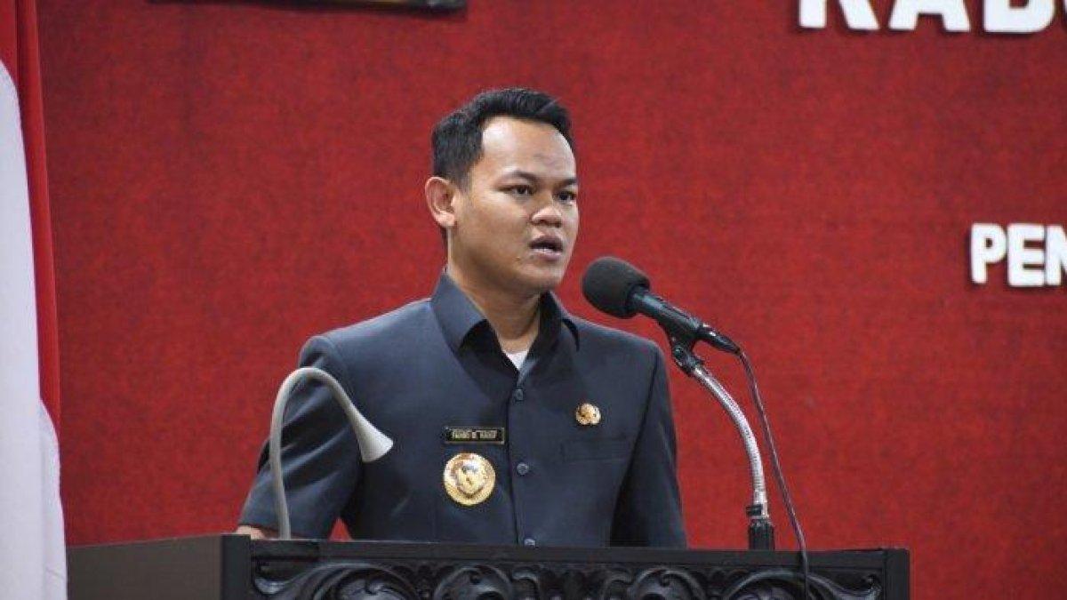 100 HARI KERJA - Bupati Purbalingga Fahmi M Hanif menyampaikan visi misi di depan DPRD, Senin (3/3/2025).