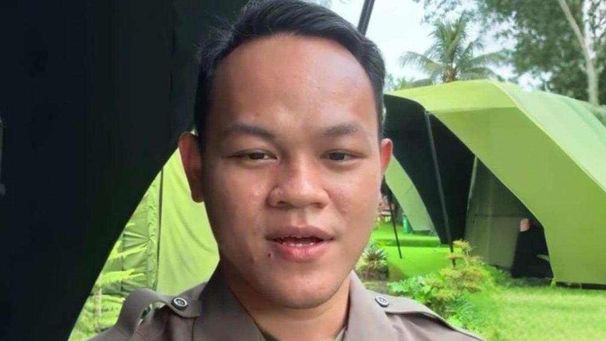 BUPATI MUDA - Bupati Purbalingga Fahmi Muhammad Hanif membuat rekaman di sela kegiatan retret kepala daerah di Magelang, Sabtu (22/2/2025). Fahmi Muhammad Hanif merupakan bupati termuda di Jawa Tengah.