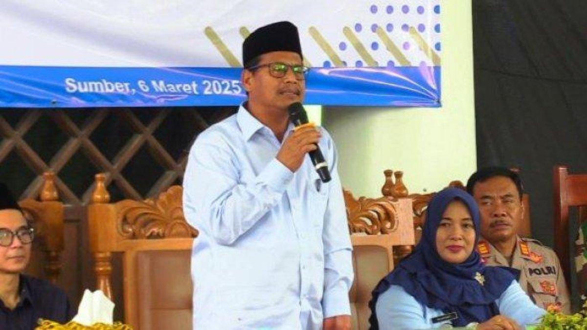 100 HARI KERJA - Bupati Rembang, H. Harno, yang menghadiri Musrenbang di Kecamatan Sumber, Kabupaten Rembang.