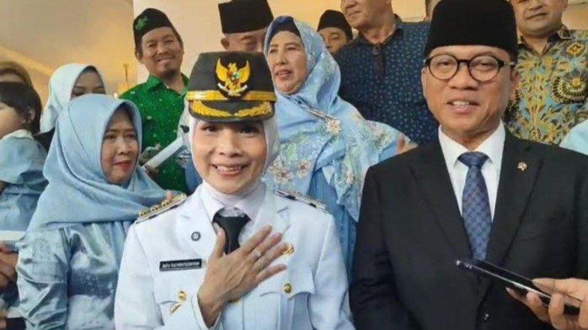 100 HARI KERJA - Bupati Serang, Ratu Zakiyah, mengaku sedang mempertimbangkan untuk meminjamkan kendaraan dinasnya kepada warga kurang mampu.