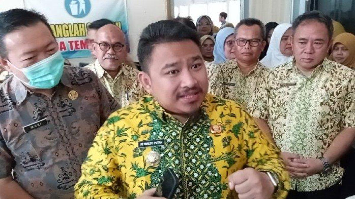 100 HARI KERJA - Bupati Subang Reynaldy Putra, saat menggelar silaturahmi dengan staf Dinas Kesehatan Subang.