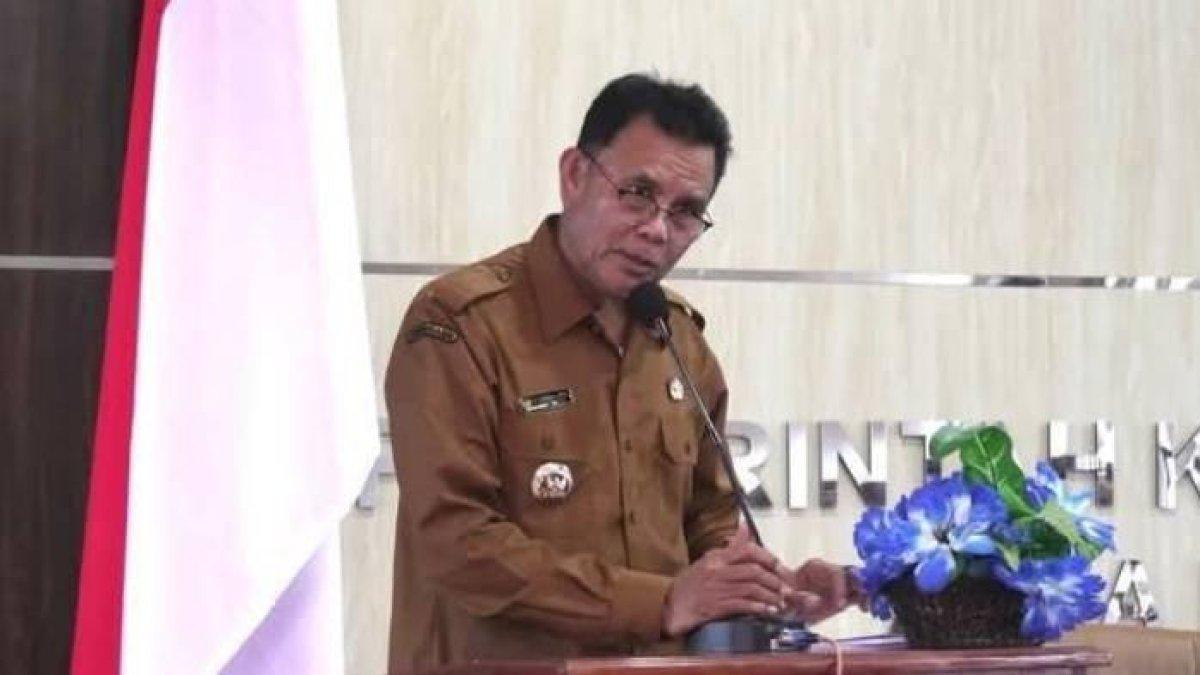 RAPAT KOORDINASI - Bupati Sumbawa Syarafuddin Jarot dalam acara konsultasi publik rancangan awal Rencana Pembangunan Jangka Menengah Daerah (RPJMD) Kabupaten Sumbawa Tahun 2025-2029 di Aula H. Madilaoe ADT Lantai III Kantor Bupati Sumbawa, pada Selasa (11/3/2025).