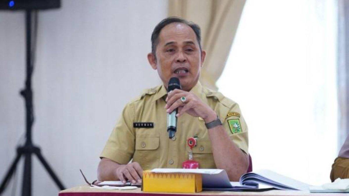 BUPATI INDRAGIRI HILIR - Simak profil lengkap dengan visi dan misi Bupati Terpilih Indragiri Hilir 2024, Herman. Foto ini dipublikasikan kembali pada Minggu (9/2/2025).