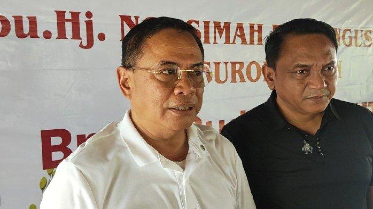 100 HARI KERJA - Bupati dan Wakil Bupati Pati terpilih, Sudewo dan Risma Ardhi Chandra, saat diwawancarai di kediaman Sudewo, Desa Slungkep, Kecamatan Kayen, Pati, Minggu (5/1/2025).