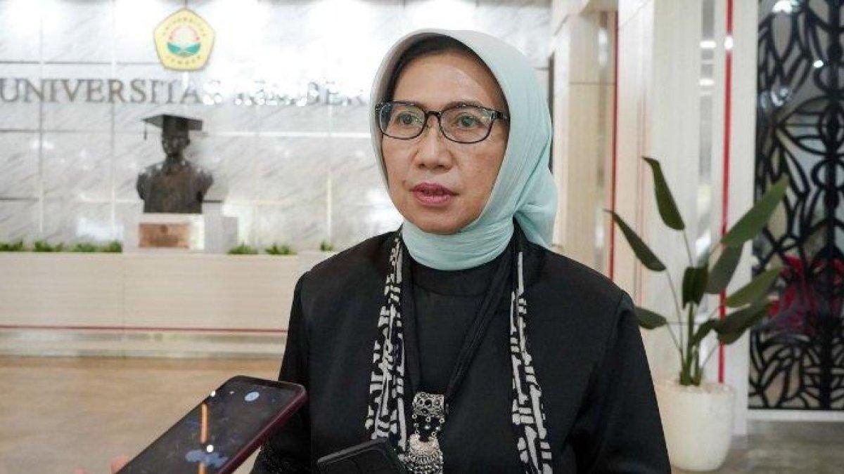 BUPATI LUMAJANG - Bupati terpilih Kabupaten Lumajang Indah Amperawati, Sabtu (1/2/2025). Berikut profil Bupati Lumajang Indah Amperawti yang memilih dipanggil