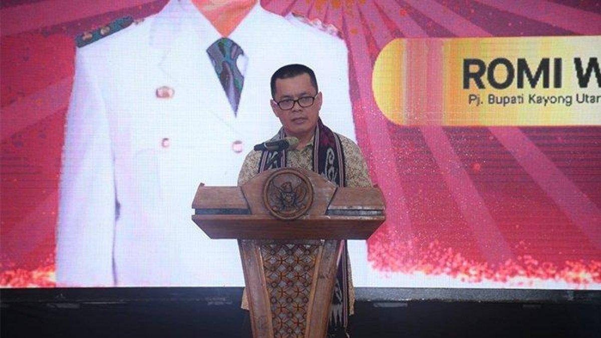 ROMI WIJAYA - Bupati terpilih Pilkada Kayong Utara 2024, Romi Wijaya dok. Prokopim. Romi Wijaya merupakan Bupati dengan harta paling sedikit se-Kalimantan Barat.