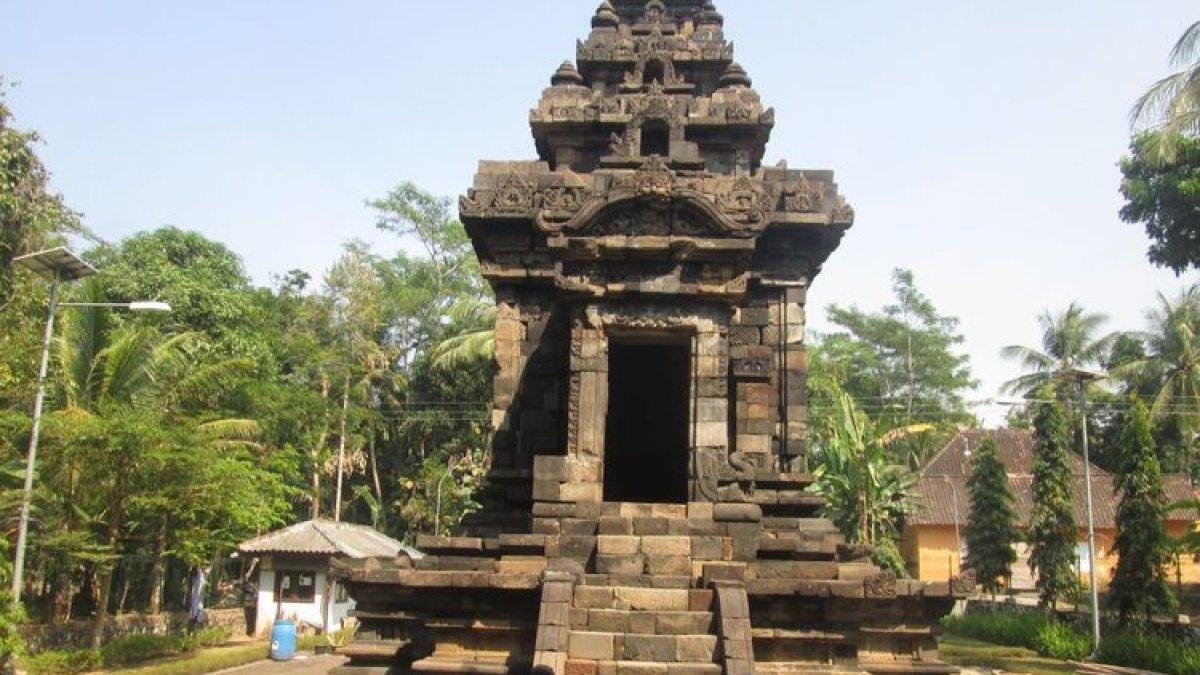 WISATA CANDI KLATEN - Candi Merak di Klaten, Jawa Tengah.