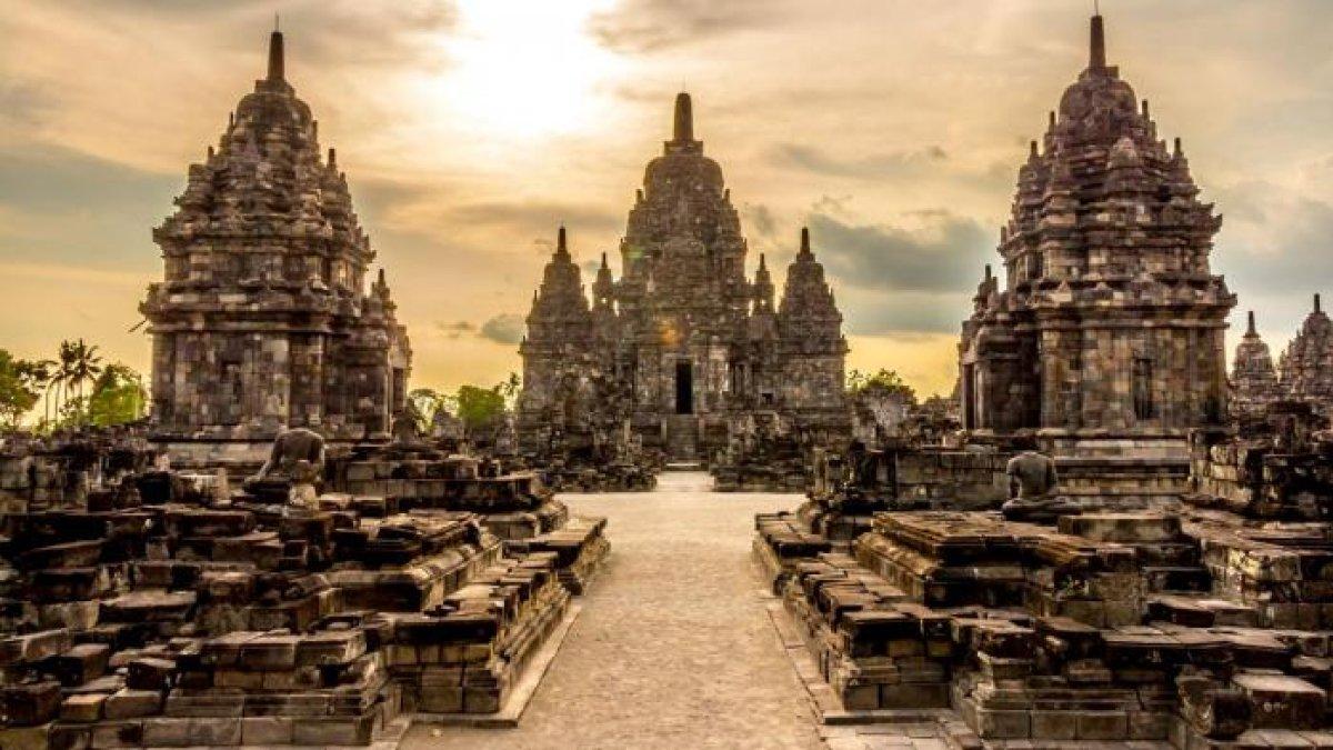 WISATA CANDI KLATEN - Candi Prambanan, wisata Sejarah yang sebagian berada di wilayah Klaten.