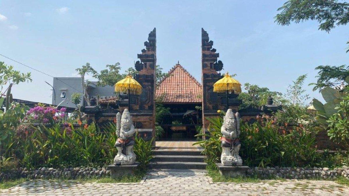 WISATA HITS KLATEN - Candramaya Pool & Resort menawarkan tempat wisata bernuansa Bali yang berlokasi di Kabupaten Klaten, Jawa Tengah, Rabu (1/11/2023).