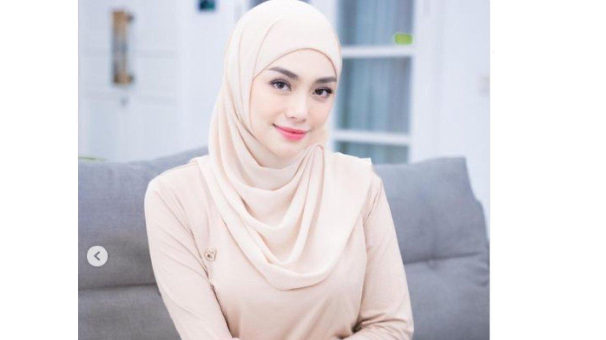 Celine Evangelista pakai hijab