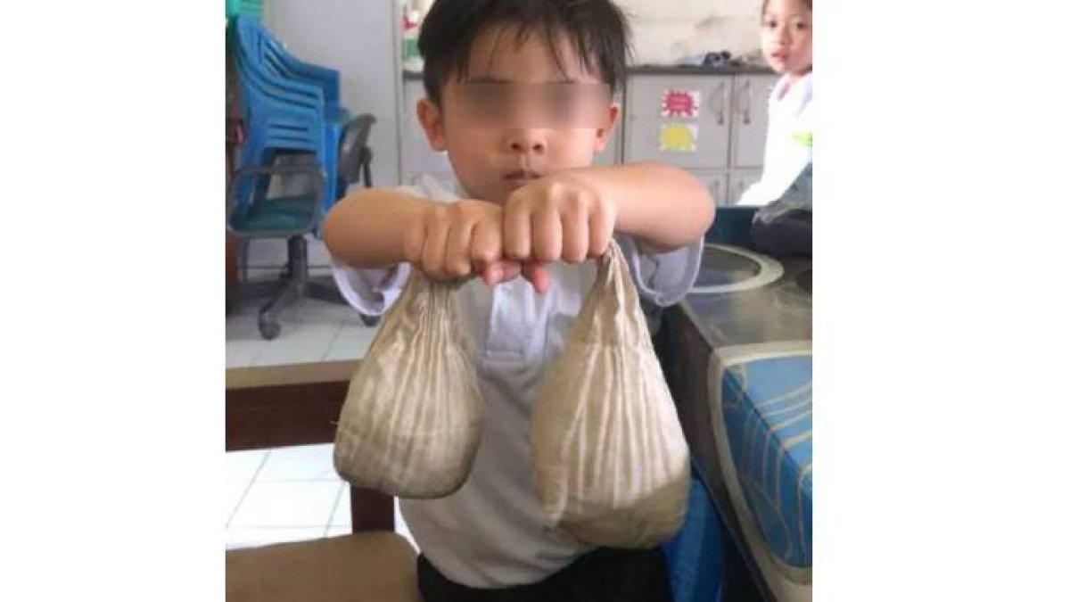 Cium bau tidak sedap di dalam ruangan, guru TK kaget saat melihat isi tas (1)