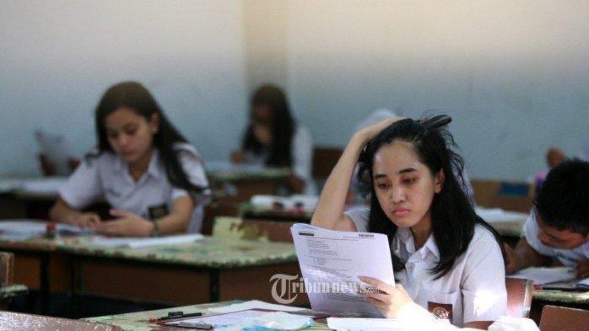 Ilustrasi pelajar SMA belajar. Contoh soal Ujian Akhir Semester Sejarah Kurikulum Merdeka Kelas X 10 SMA MA terbaru tahun ajaran 2023 beserta kunci jawabannya.