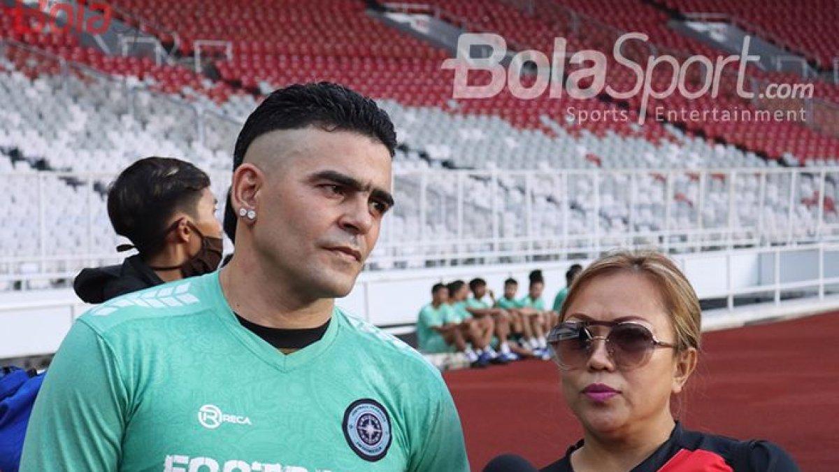 Cristian Gonzales beserta istrinya, Eva Nurida Siregar.