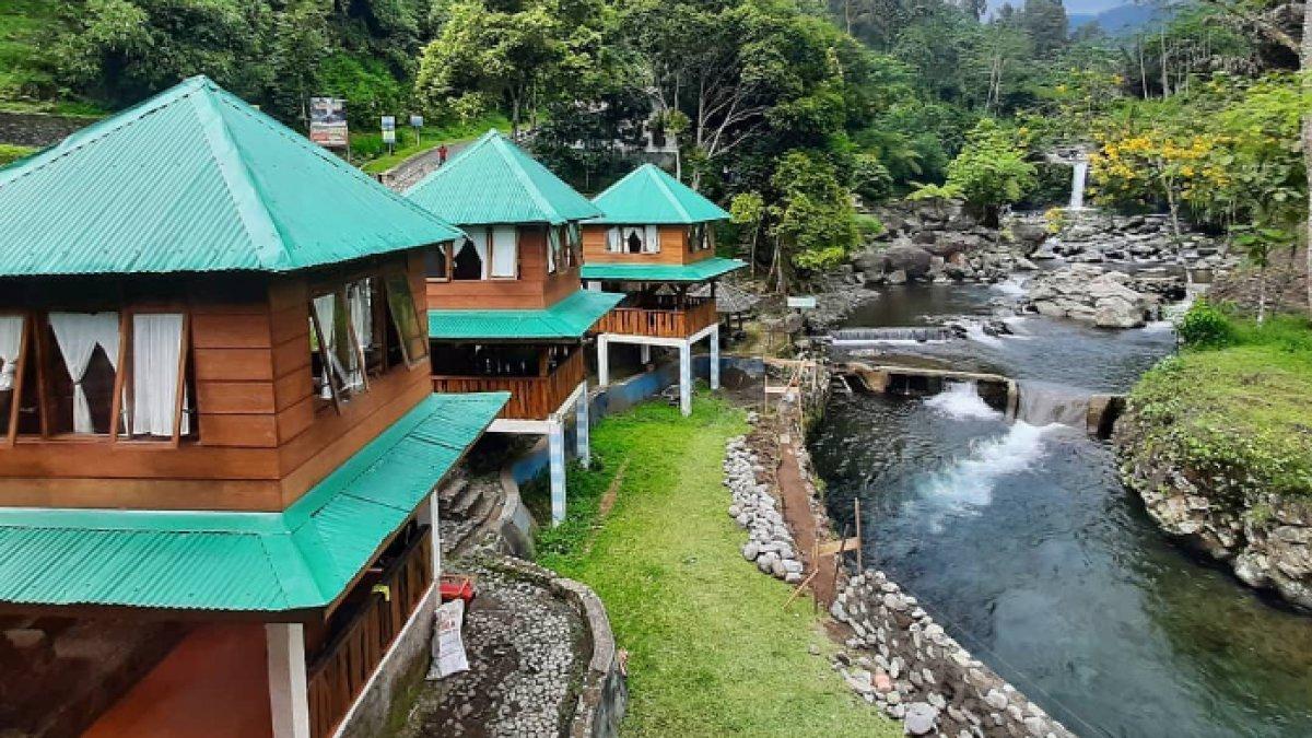 WISATA AIR - Potret Curug Bayan diambil dari Instagram pada Selasa (17/3/2025). Curug Bayan berada di Banyumas, Jawa Tengah.