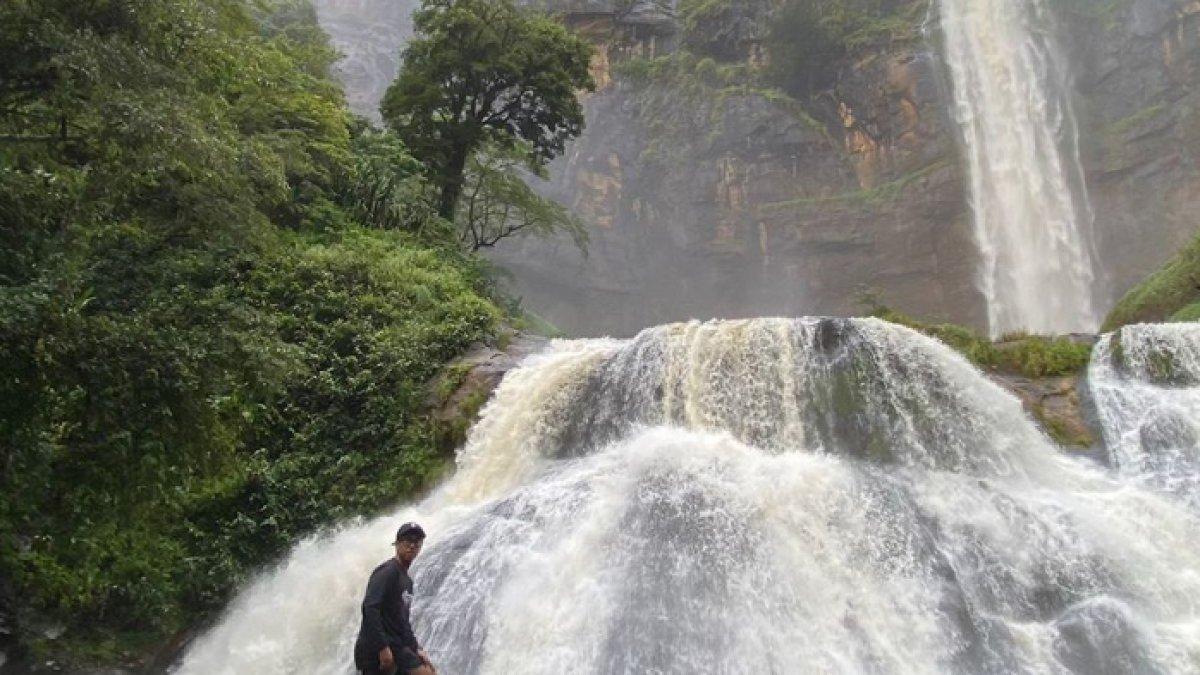 WISATA AIR - Potret Curug Cikanteh disadur dari Kompas.com pada Rabu (30/4/2025). Curug Cikanteh berada di Kabupaten Sukabumi, Jawa Barat.