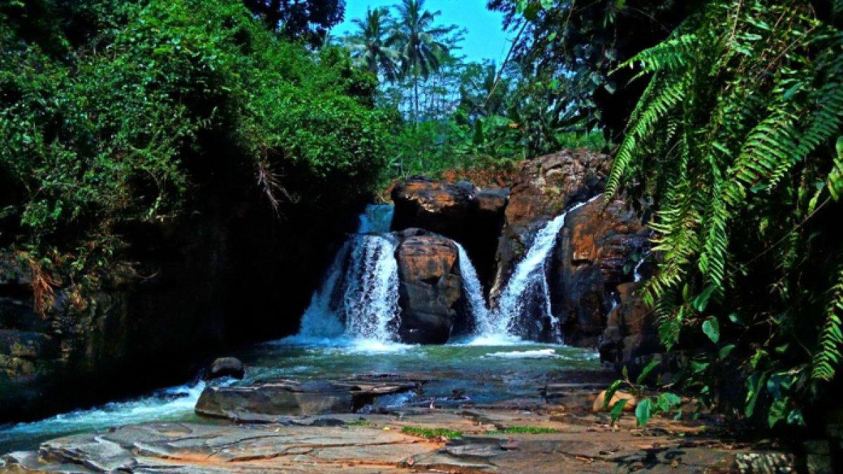 WISATA AIR - Curug Lanang dalam kompleks Air Terjun/Curug Gombong, Kamis (3/5/2018). Curug Gombong ada di Desa Gombong, Kecamatan Pecalungan, Kabupaten Batang, Jawa Tengah.