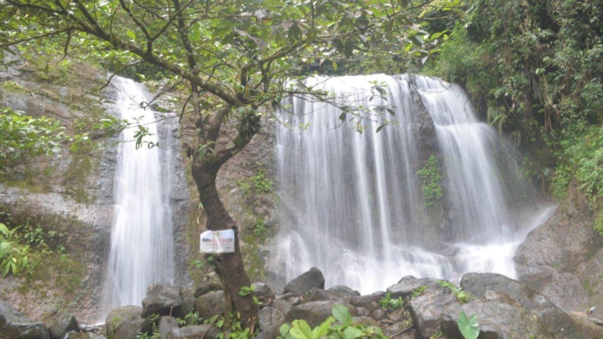 WISATA AIR - Potret Curug Gorobog disadur dari Kompas.com pada Senin (21/4/2025). Curug Gorobog terletak di Desa Citengah, Kecamatan Sumedang Selatan, Kabupaten Sumedang.