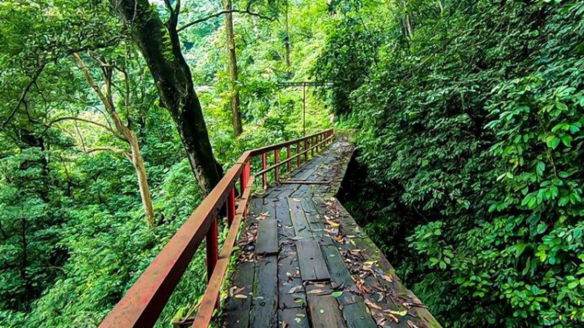 WISATA AIR - Potret Curug Lawe Benowo disadur dari Kompas.com pada Rabu (2/4/2025). Curug Lawe Benowo ada di Kecamatan Ungaran Barat.