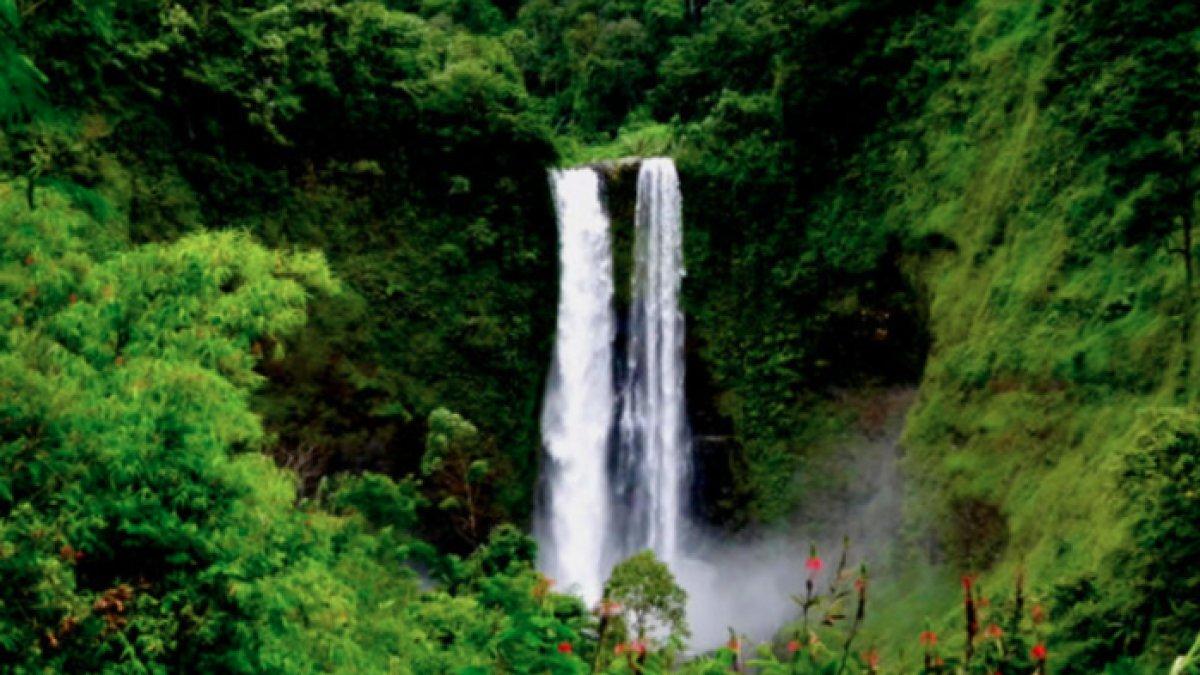 WISATA AIR - Potret Curug Sanghyang Taraje disadur dari Kompas.com pada Selasa (22/4/2025). Curug Sanghyang Taraje berada di Kabupaten Garut, Jawa Barat.