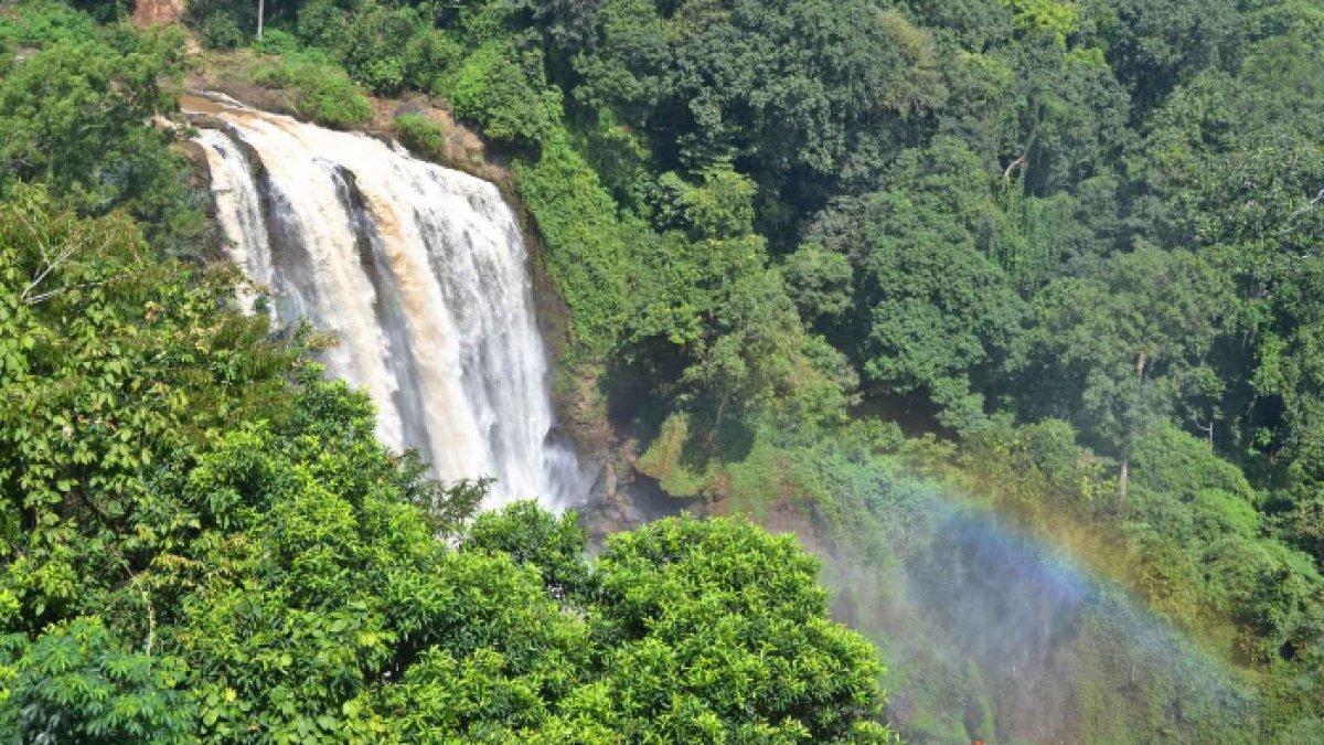 WISATA AIR - Potret Curug Sewu disadur dari Kompas.com pada Selasa (29/4/2025). Curug Sewu berada di Kabupaten Kendal, Jawa Tengah.