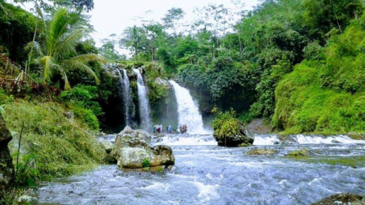 WISATA AIR - Potret Curug Sumba disadur dari Kompas.com pada Senin (10/3/2025). Curug Sumba berlokasi di Purbalingga, Jawa Tengah.