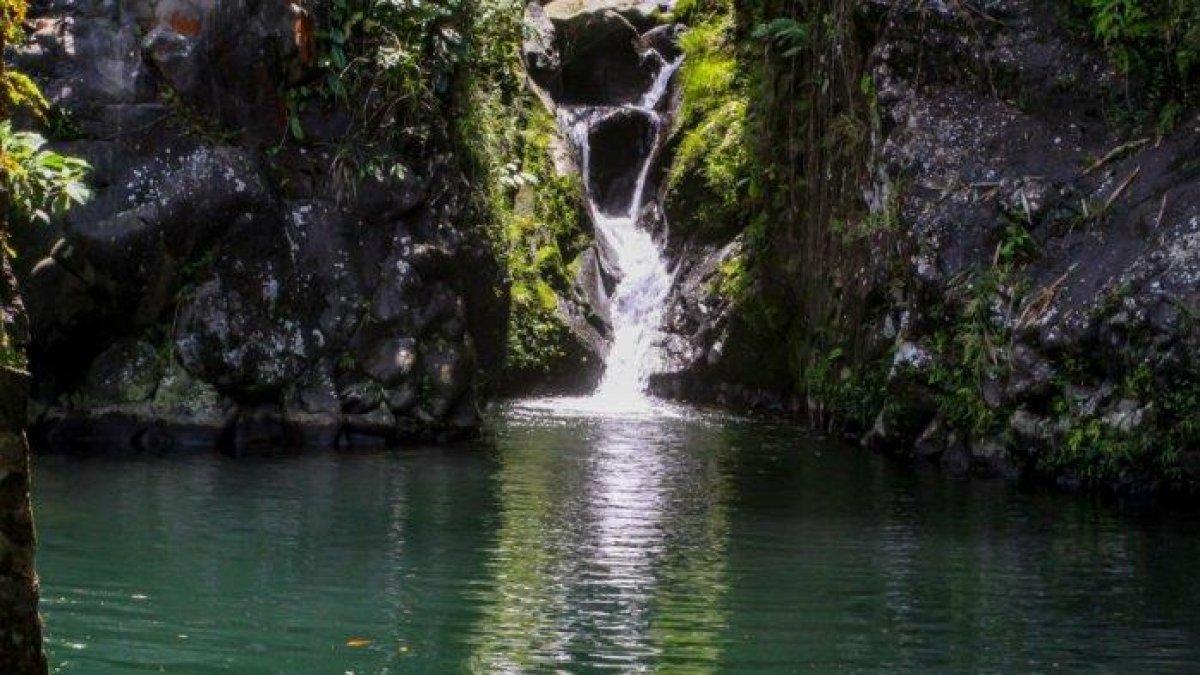 CURUG TELU - Potret Kedung Pete di wisata Curug Telu yang biasa digunakan untuk berenang para pengunjung, Rabu (13/4/2022). Curug Telu hanya berjarak sekitar 30 menit dari Alun-alun Purwokerto.