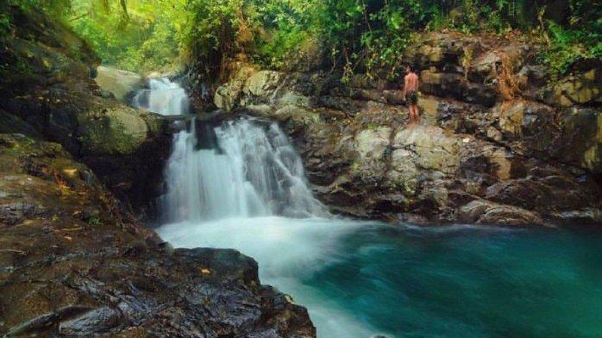 WISATA ALAM - Potret Curug Tilu disadur dari TribunPriangan.com pada Selasa (4/3/2025). Curug Tilu berlokasi di Desa Ciririp, Kecamatan Sukasari, Kabupaten Purwakarta, Jawa Barat.