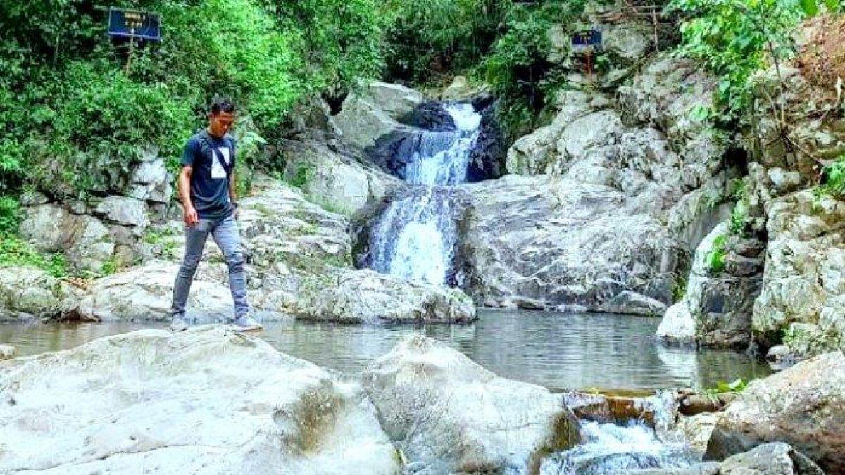 WISATA ALAM - Potret Curug Tilu disadur dari TribunJabar.id pada Selasa (4/3/2025). Curug Tilu berlokasi di Desa Ciririp, Kecamatan Sukasari, Kabupaten Purwakarta.