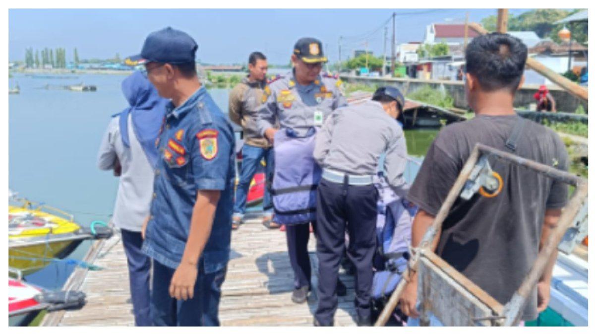 KABUPATEN KLATEN - Dinas Perhubungan (Dishub) Kabupaten Klaten melakukan pengecekan perahu wisata di kawasan wisata air Rowo Jombor, Kecamatan Bayat, Klaten.