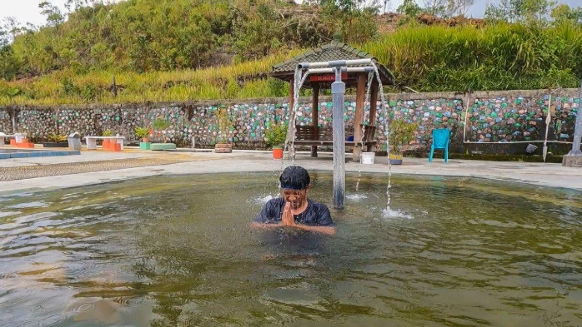 WISATA AIR - Potret D’Qiano Spring Waterpark disadur dari Kompas.com pada Selasa (25/3/2025). D’Qiano Spring Waterpark terletak di Banjarnegara, Jawa Tengah.