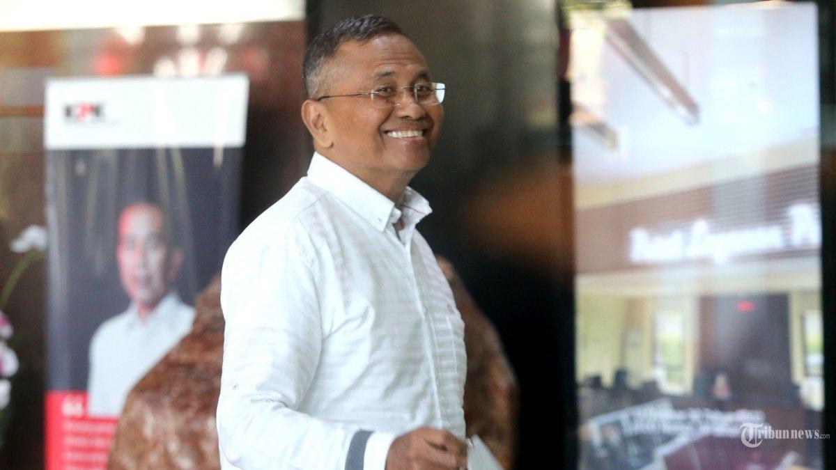 PROFIL DAHLAN ISKAN - Dahlan Iskan mantan Menteri BUMN ditetapkan sebagai tersangka kasus pemalsuan surat, penggelapan dan pencucian uang.