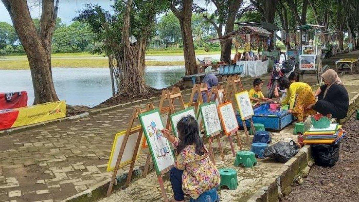 WISATA AIR - Potret Danau Tasikardi disadur dari TribunBanten.com pada Rabu (19/3/2025). Danau Tasikardi terletak di Kabupaten Serang, Banten.