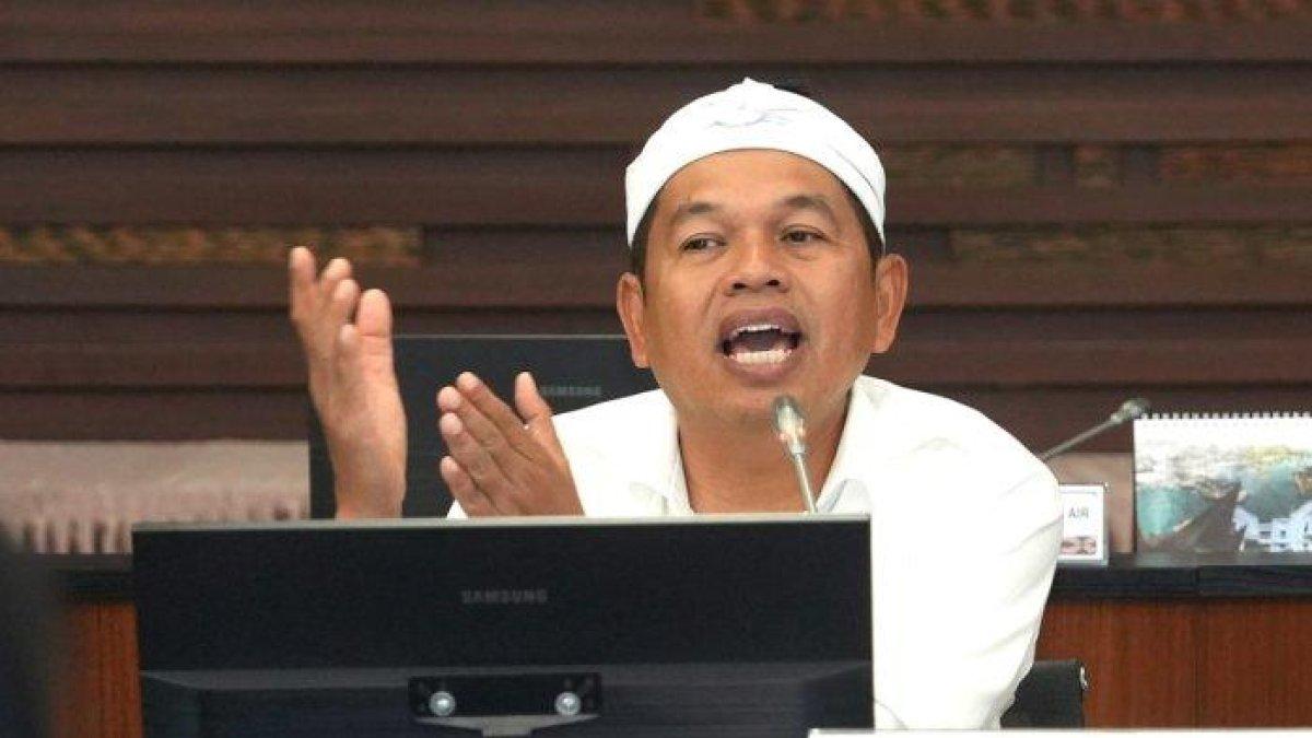 100 HARI KERJA - Gubernur Jawa Barat (Jabar), Dedi Mulyadi melarang kepala dinas atau aparatur sipil negara (ASN) menggunakan mobil dinas untuk mudik lebaran, Kamis (20/1/2025).