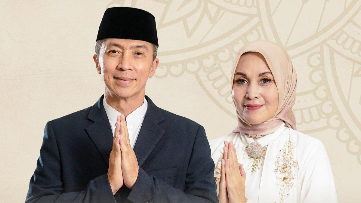Dedie Abdu Rachim bersama istrinya.