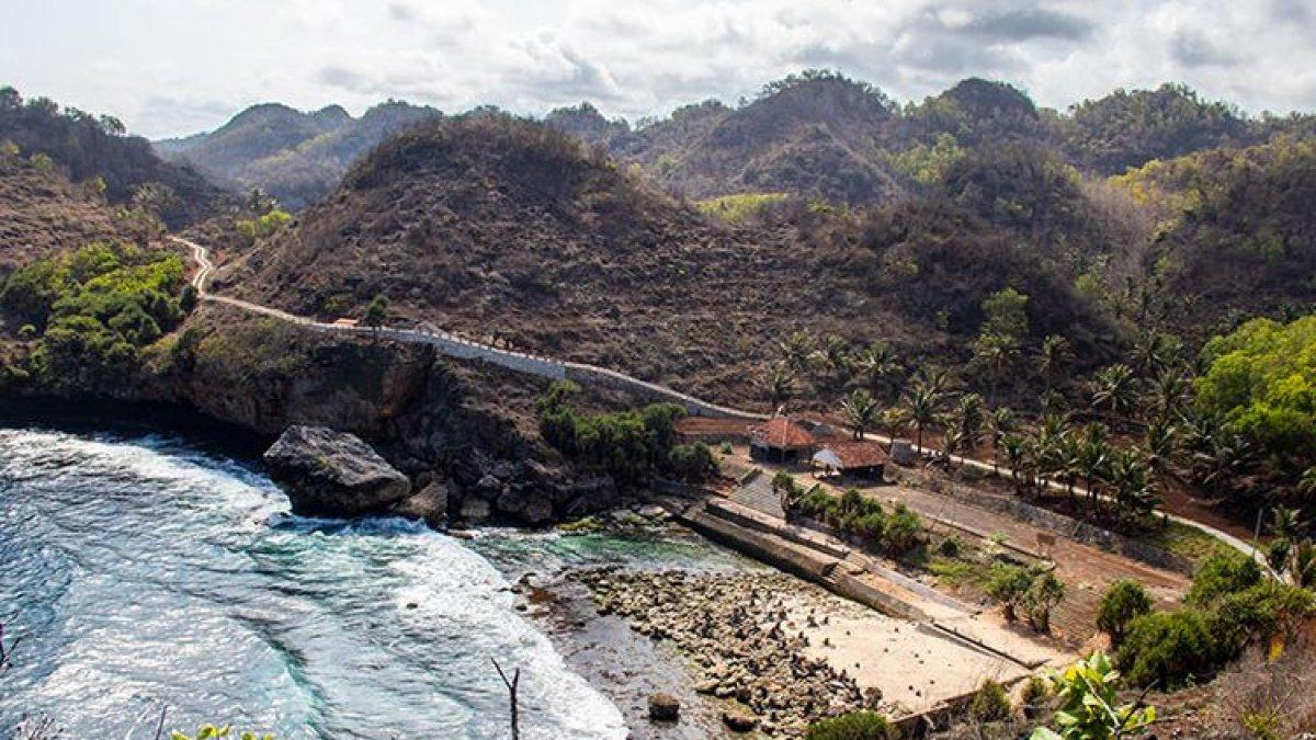 WISATA WONOGIRI: Dermaga di Pantai Klotok Wonogiri yang tidak selesai dilihat dari bukit Pantai Sembukan