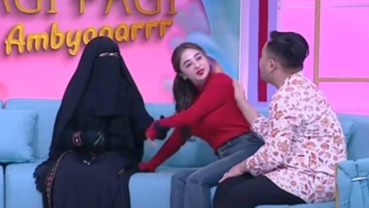 Dewi Perssik minta didoakan Umi Pipik dapat suami di 2024
