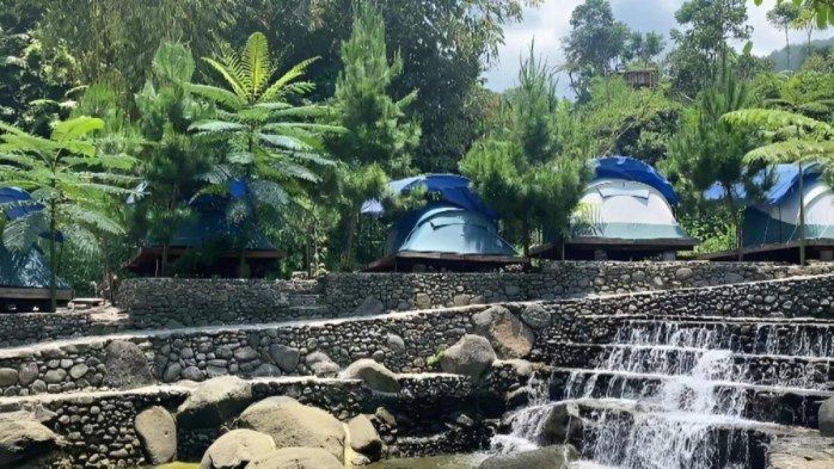WISATA ALAM - Potret Lembah Batu disadur dari TribunTravel.com pada Senin (3/2/2025). Di Lembah Batu ada berbagai aktivitas seru yang dapat dilakukan, mulai dari berkemah, bermain air, hingga bersepeda.
