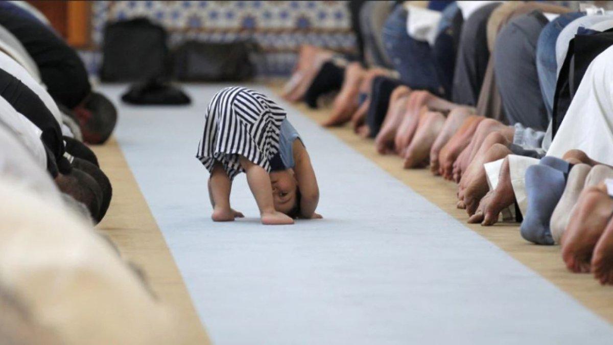 Dimana barisan untuk anak-anak saat shalat berjamah di masjid? Begini penjelasan Buya Yahya.