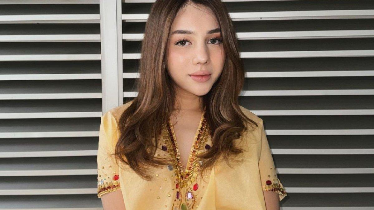 Disebut bikin malu Indonesia, Una pun meminta maaf.