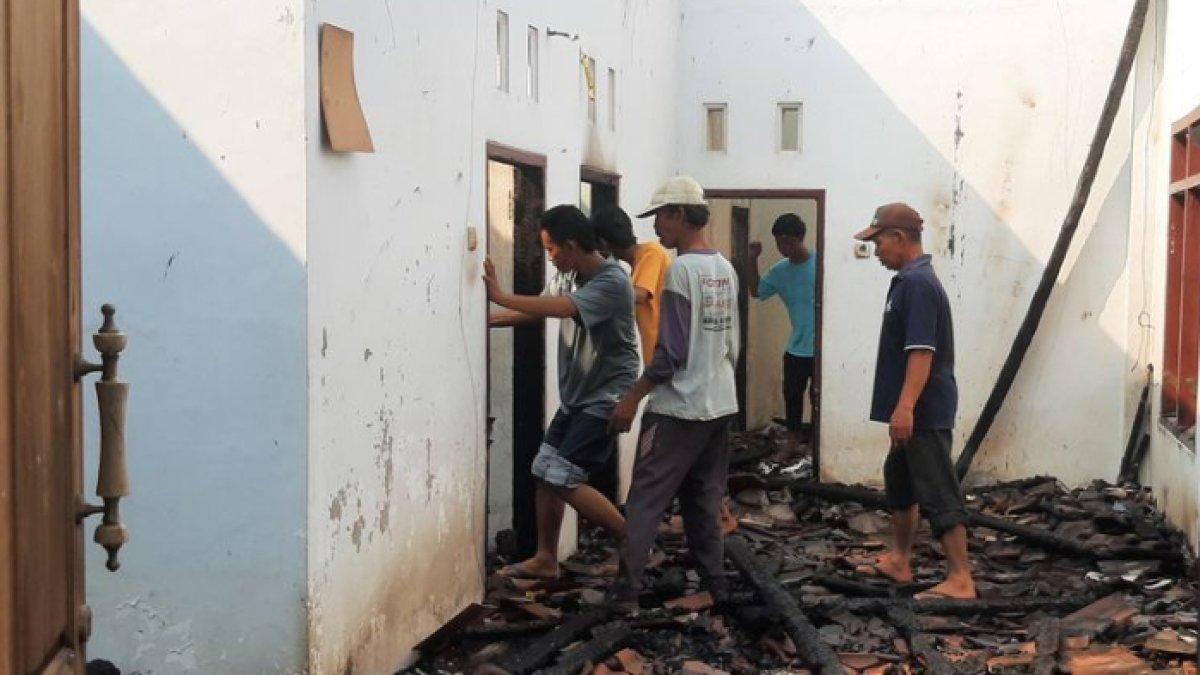 Ditinggal hajatan, rumah di Lumajang hangus terbakar