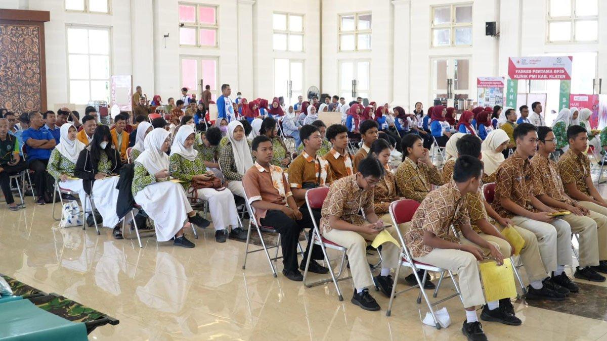 DONOR DARAH PELAJAR - Donor Darah Pelajar di Gedung Grha Bung Karno (GBK), Klaten, pada Kamis (19/6/2025).