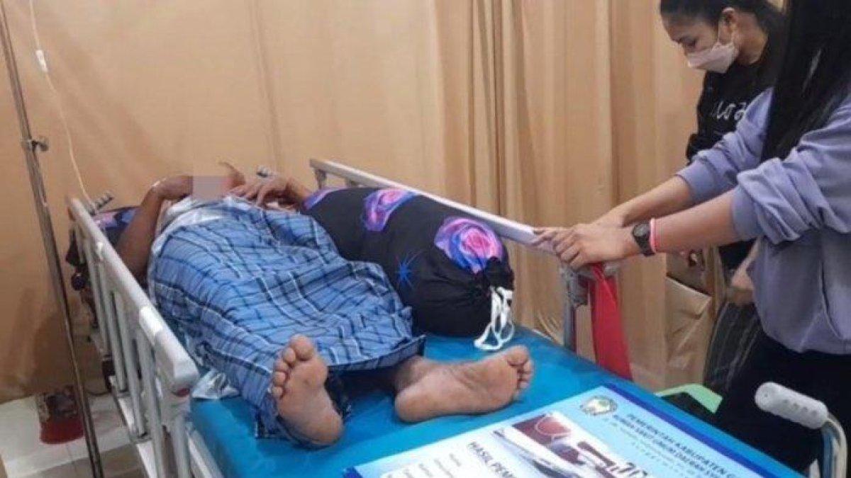 Dua orang warga Jl Pariwisata Macanda Lingkungan Beroangin, Kelurahan Tamarunang Kecamatan, Somba Opu Kabupaten Gowa, Selasa (24/10/2023). Kini dirawat di Rumah sakit.