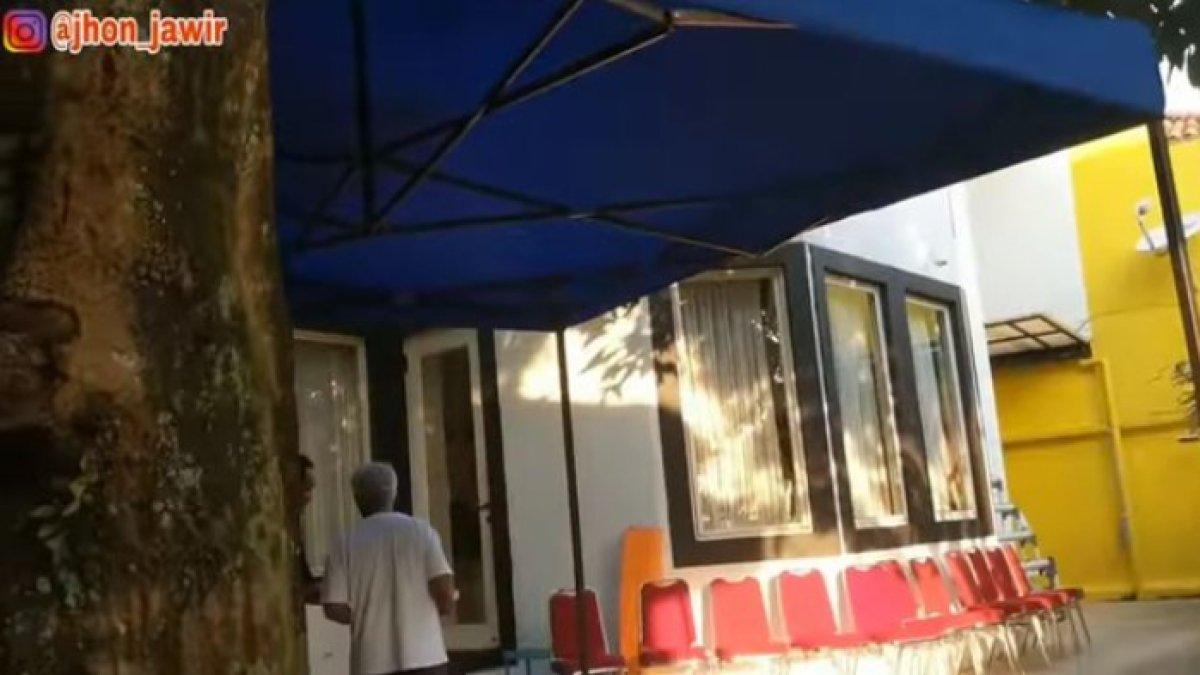 Dua rumah jadi satu