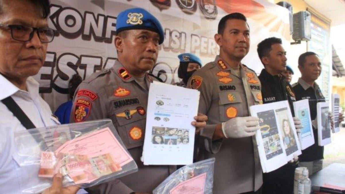 Rilis dua selebgram yang ditangkap karena promosi situs judi online, Selasa (9/1/2024).