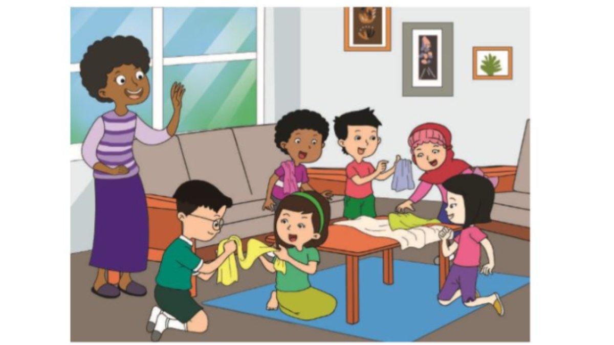 Berkumpul di ruang keluarga.