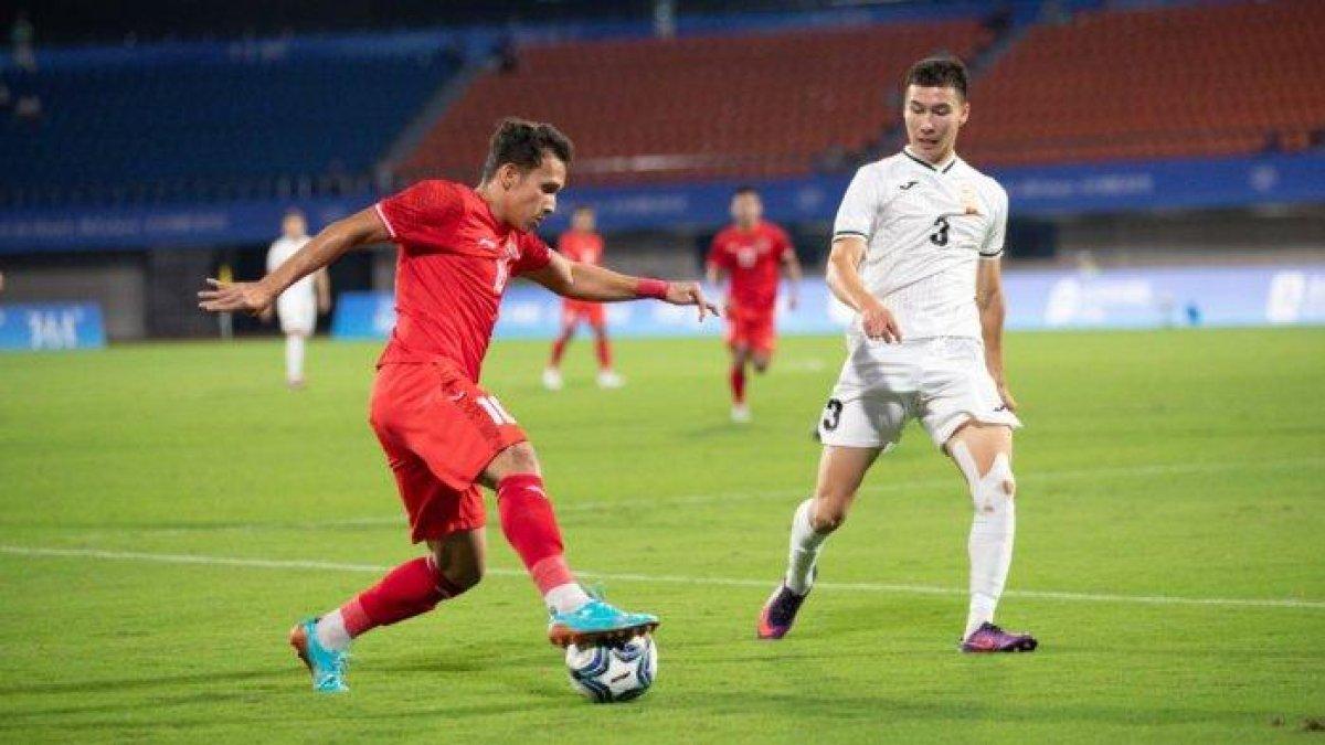 EGY DICORET KLUIVERT - Aksi penyerang Timnas Indonesia, Egy Maulana Vikri pada laga penyisihan Grup F Asian Games 2023 melawan Kirgistan di Zhejiang Normal University, China, pada Selasa (19/9/2023) malam WIB. Akibat cedera, Egy Maulana Vikri terpaksa dicoret oleh Patrick Kluivert dari skuad Timnas Indonesia menjelang tampil di Kualifikasi Piala Dunia 2026 Zona Asia melawan Australia dan Bahrain pada bulan Maret 2025.
